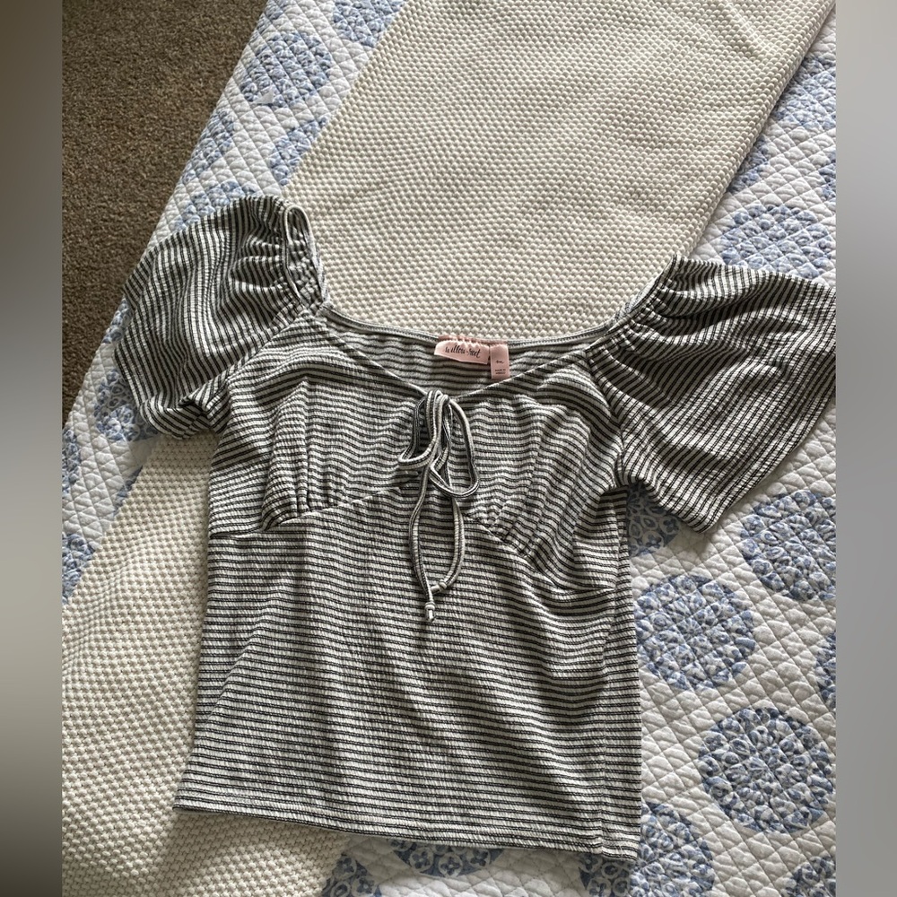 Buckle brand top